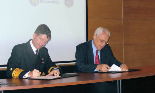Sergio Robinson, Jefe de Estado Mayor de la Armada de Chile y Ernesto Figueroa, Vice rector UdeC.