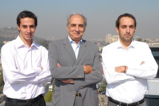Sebastián Khamis, gerente de ventas de proyectos; Maurice Khamis, gerente general y socio principal de MK, Javier Khamis, gerente de producto y desarrollo de MK.
