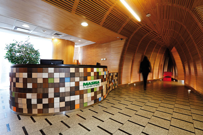 Acceso oficina Masisa en Santiago. Interiorismo: Gt2p