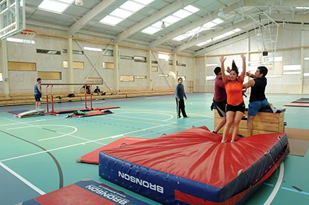publi-udla-Polideportivo Laureate