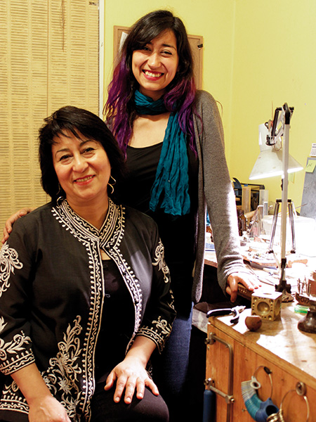 publi-joyas-01-marcela-y-luna-orfebres-de-joyeria-bugueiro