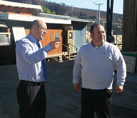 publi-sence-Daniel Jana, director del Sence Biobío y Rodrigo Pérez, empresario beneficiado (1)