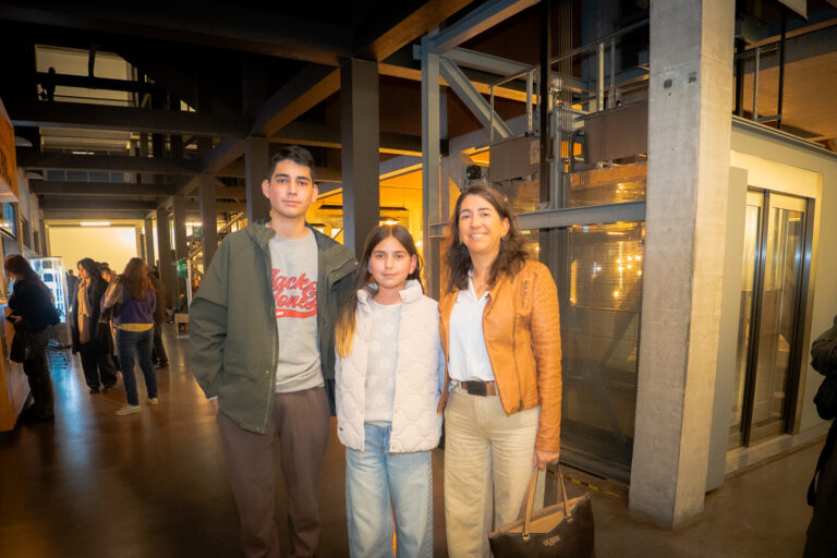 Benjamín Galleguillos, Agustina Galleguillos y Paz Correa.