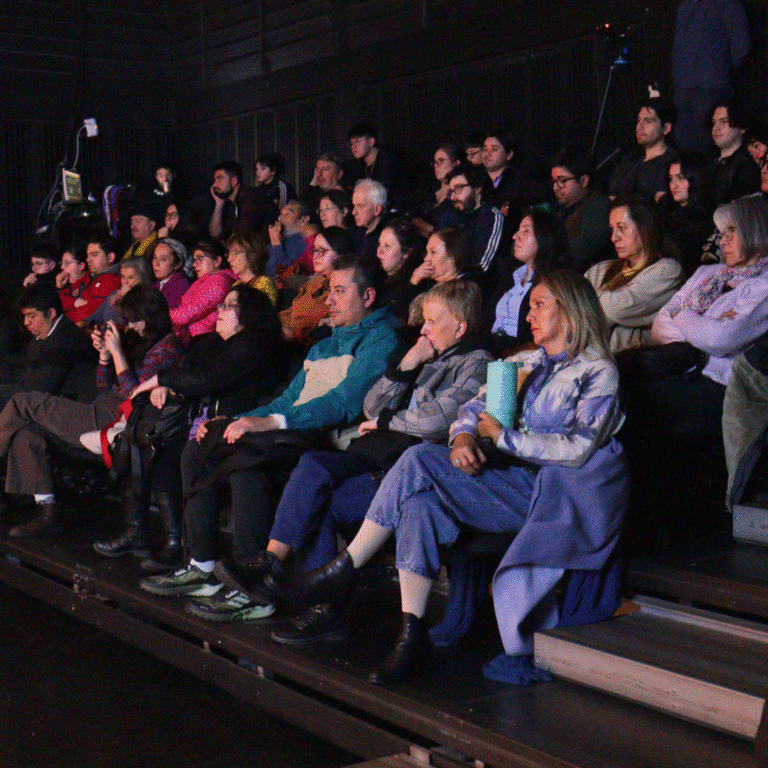 El público se situó bordeando a los músicos, en tres de los cuatro lados de la Sala de Cámara. | Foto: @imricardinho