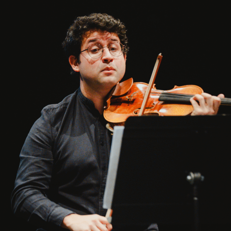 El violinista Patricio Velásquez integró una de las interpretaciones de la noche. | Foto: @imricardinho